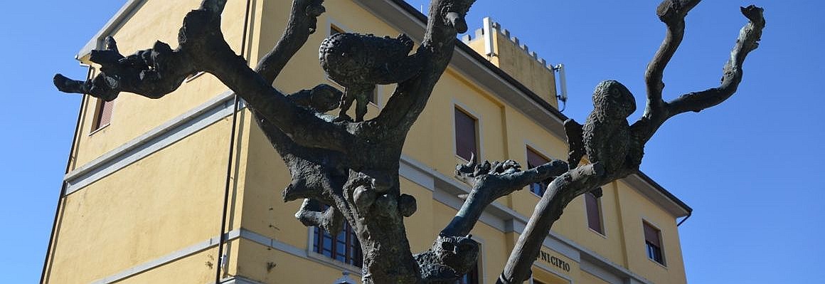Crespina Lorenzana-Monumento alle civette