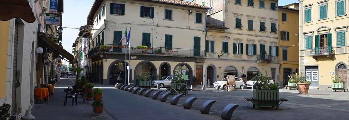 Santa Croce sull'Arno-La via principale del paese