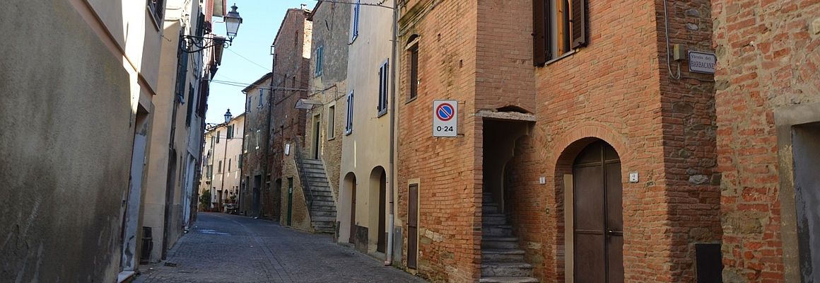 Terricciola-Via interna nel centro storico
